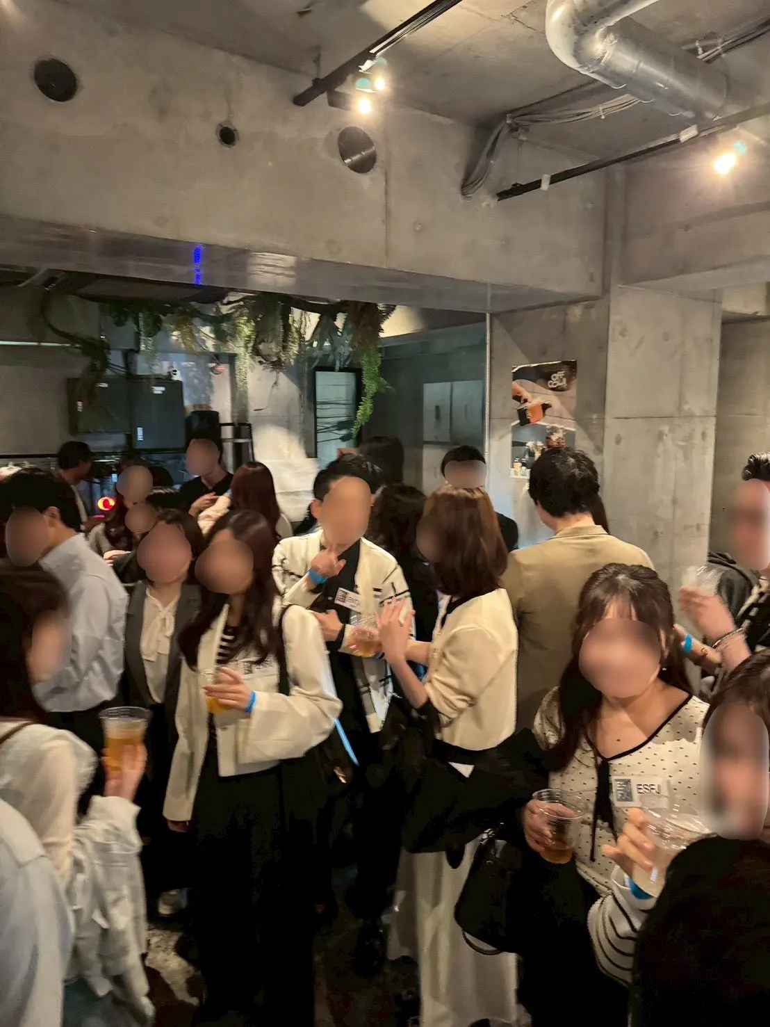 交流を楽しむ参加者でにぎわう会場